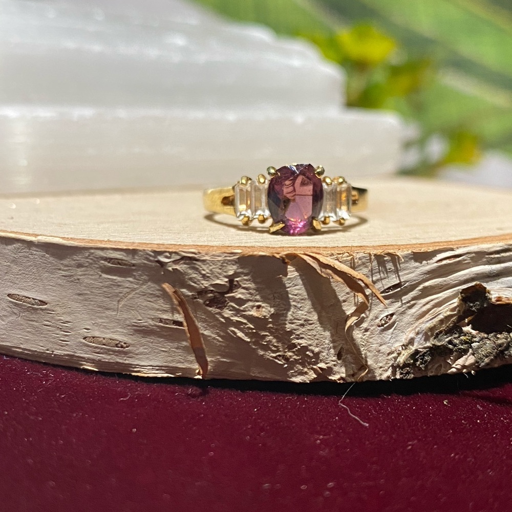 Vintage Goldtone& Plum Purple Stone Ring 💜💛✨